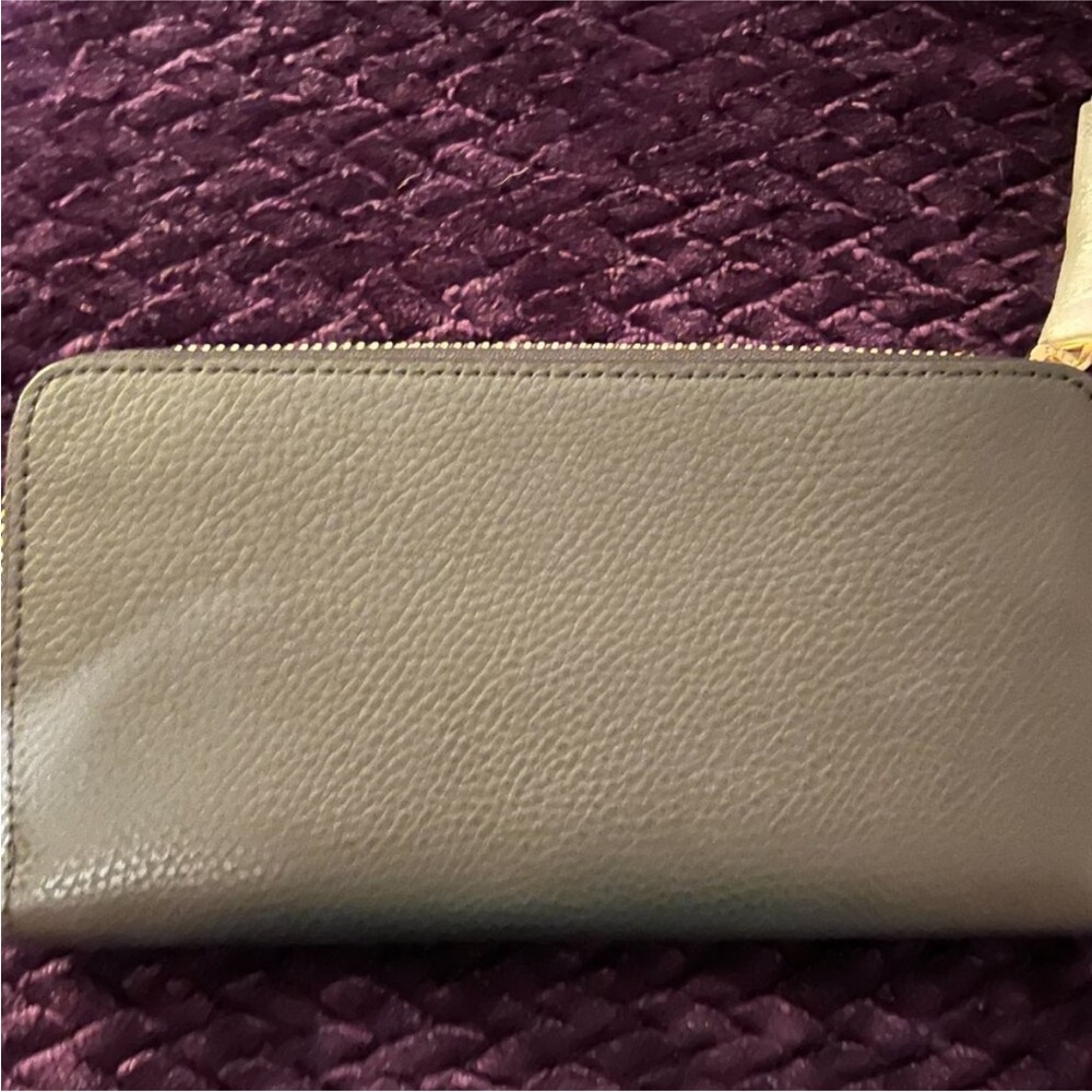 Coach Pebbled Zip Wallet in Black with Gold Hardware - Picture 4 of 4